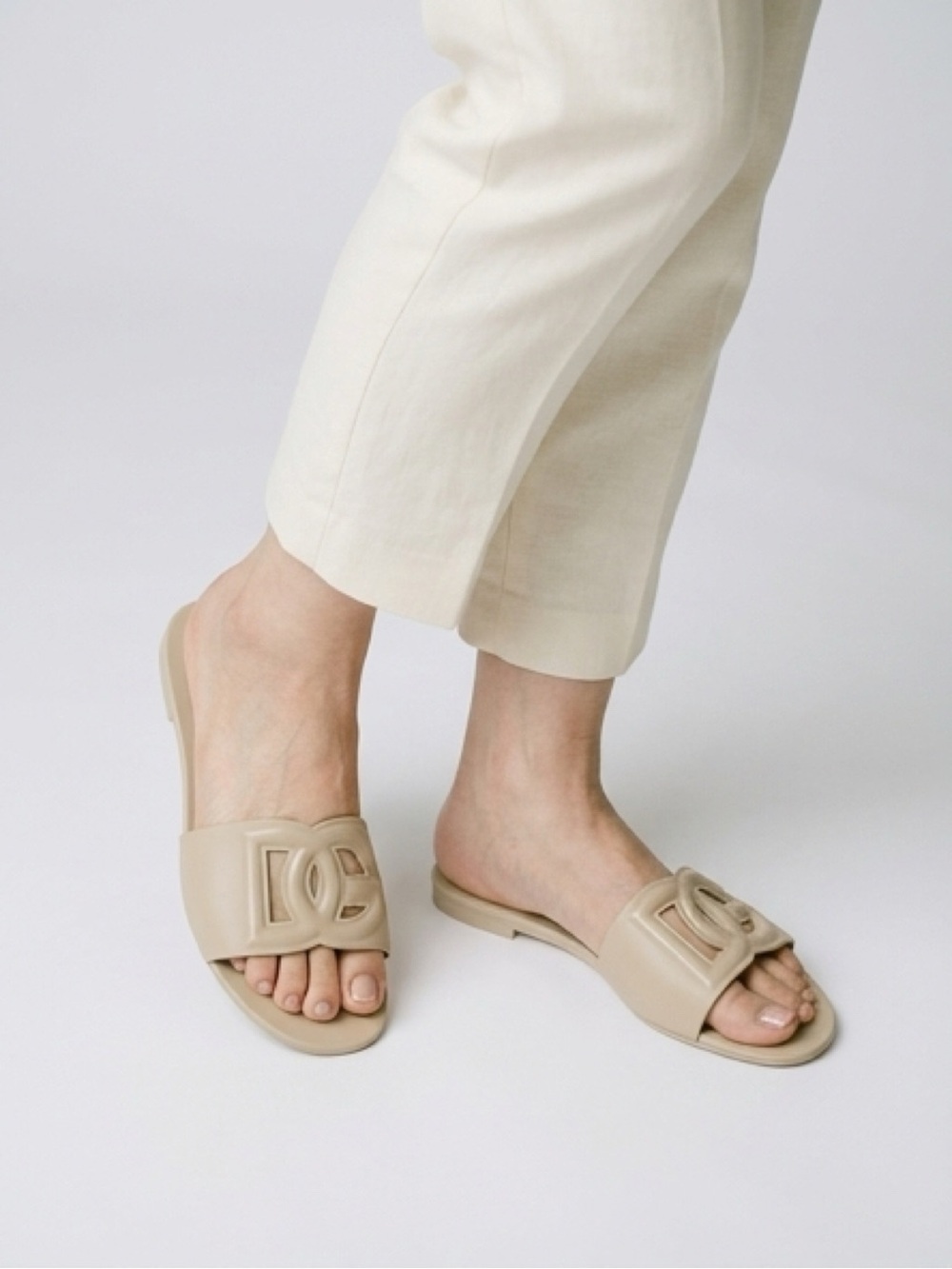 NWT Dolce & Gabbana Beige Logo Leather Slide Sandals